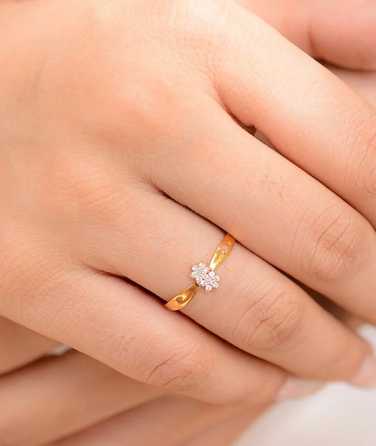 womens daily wear natural diamond rings